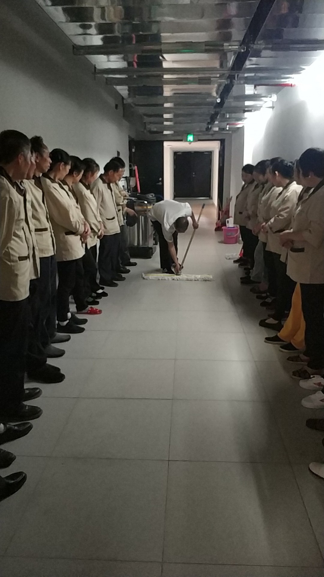 深圳樓宇保潔,外墻清洗,室內(nèi)保潔,外墻清洗公司-深圳市隆興潔環(huán)保科技有限公司