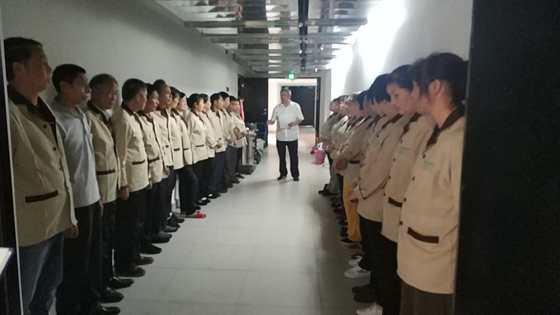 深圳樓宇保潔,外墻清洗,室內(nèi)保潔,外墻清洗公司-深圳市隆興潔環(huán)保科技有限公司