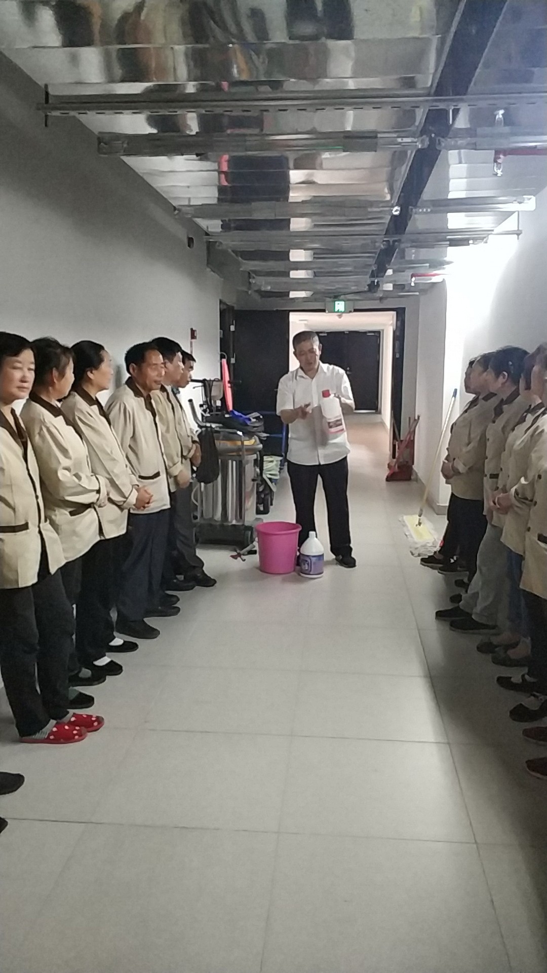 深圳樓宇保潔,外墻清洗,室內(nèi)保潔,外墻清洗公司-深圳市隆興潔環(huán)保科技有限公司